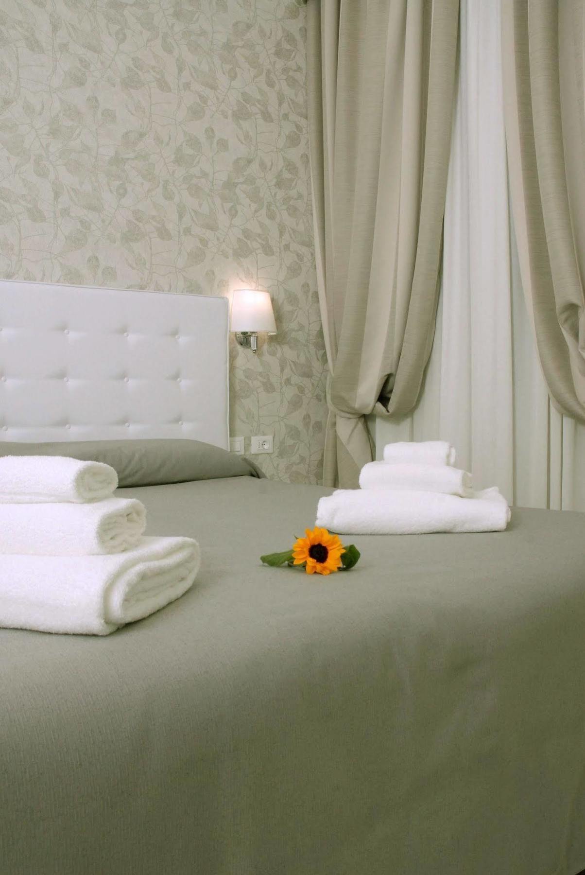 Gardenia Suite Рим Екстериор снимка